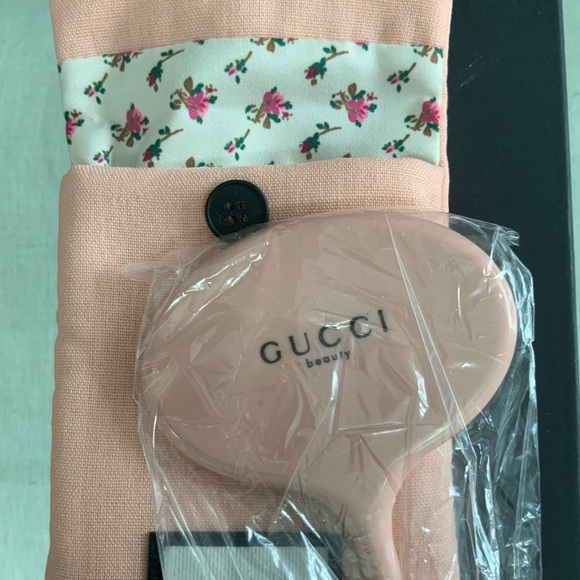 Gucci Beauty GWP Mirror and Dust Pouch - Picture 2 of 3